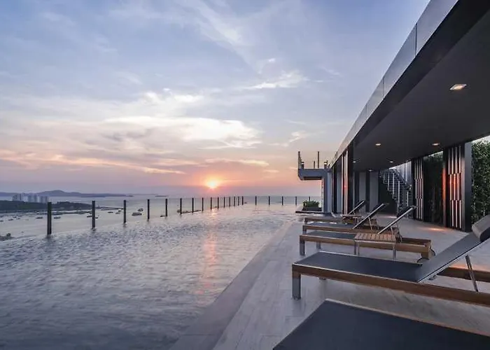 The Base Central Pattaya By He