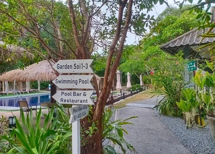Let'S Hyde Pattaya Resort & Villas - Pool Cabanas