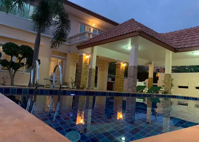 Yoch Pool Villa Pattaya Privée