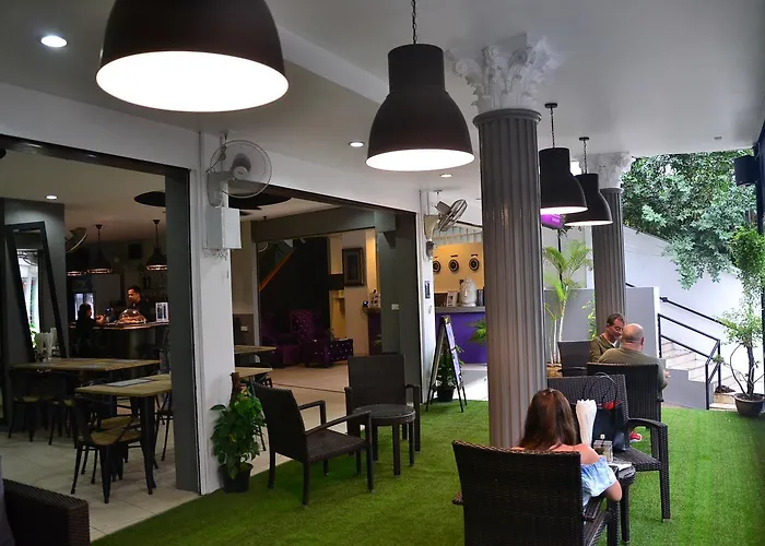 C&C Residence Bistro Restaurant Pattaya acceptant les animaux